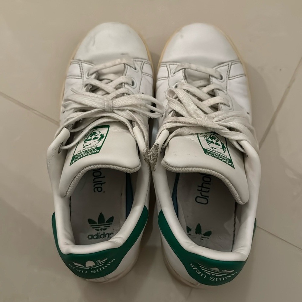 Adidas Stan smith youth 4.5 (equivalent to women’s 6)